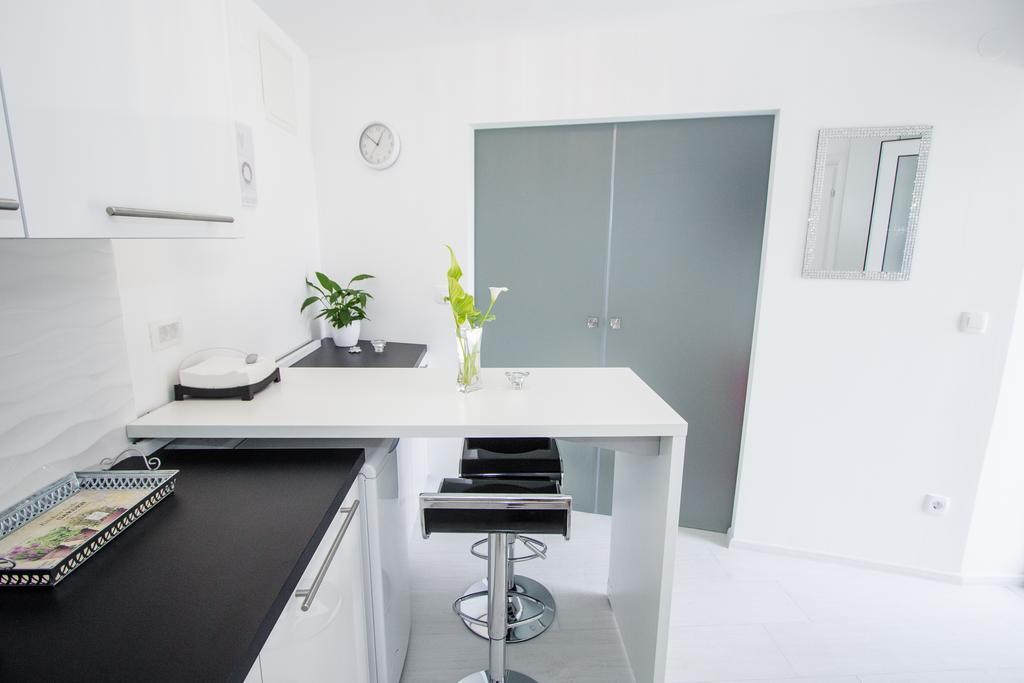 Luxury Studio Apartment White Sensation ヴォディツェ エクステリア 写真