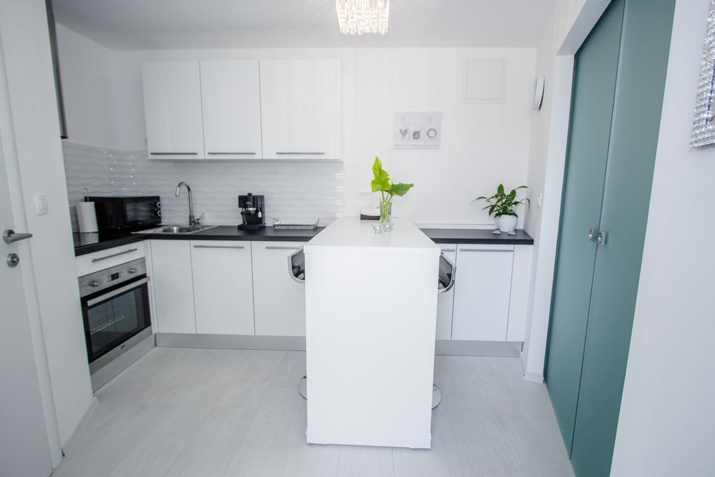 Luxury Studio Apartment White Sensation ヴォディツェ エクステリア 写真