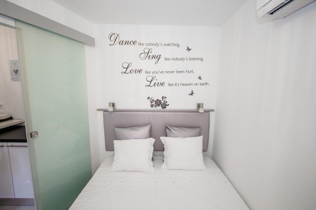 Luxury Studio Apartment White Sensation ヴォディツェ エクステリア 写真